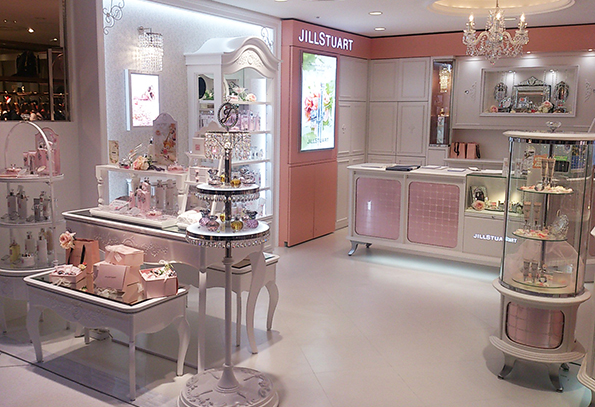 JILLSTUART LUMINE Ikebukuro | アクリル什器・店舗デザインの企画